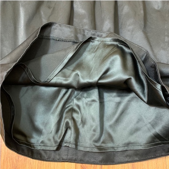 Club Monaco Black Mini Satin Pencil
Career Skirt - Picture 4 of 5